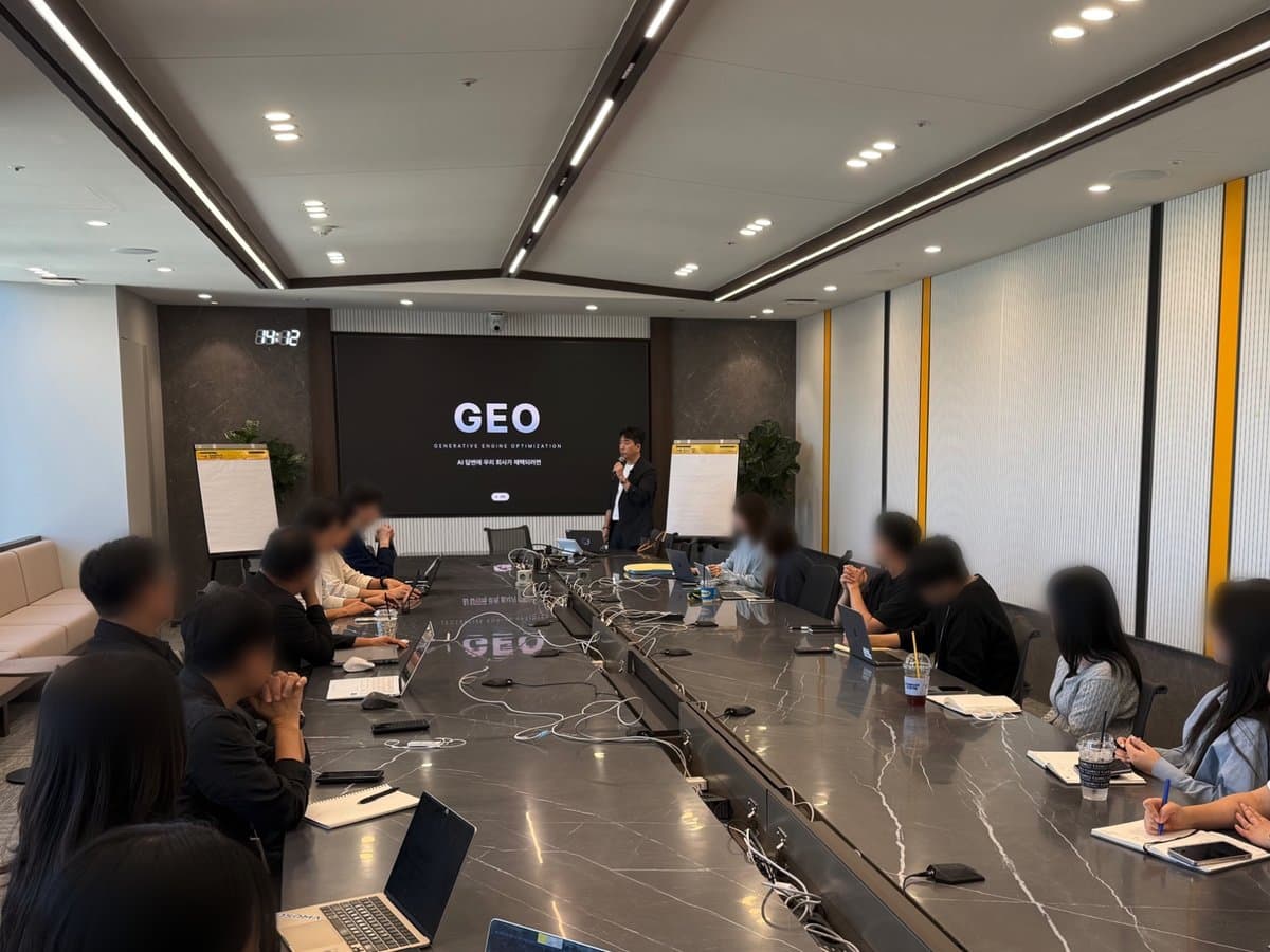 기업 GEO 강의를 진행하는 홍승협