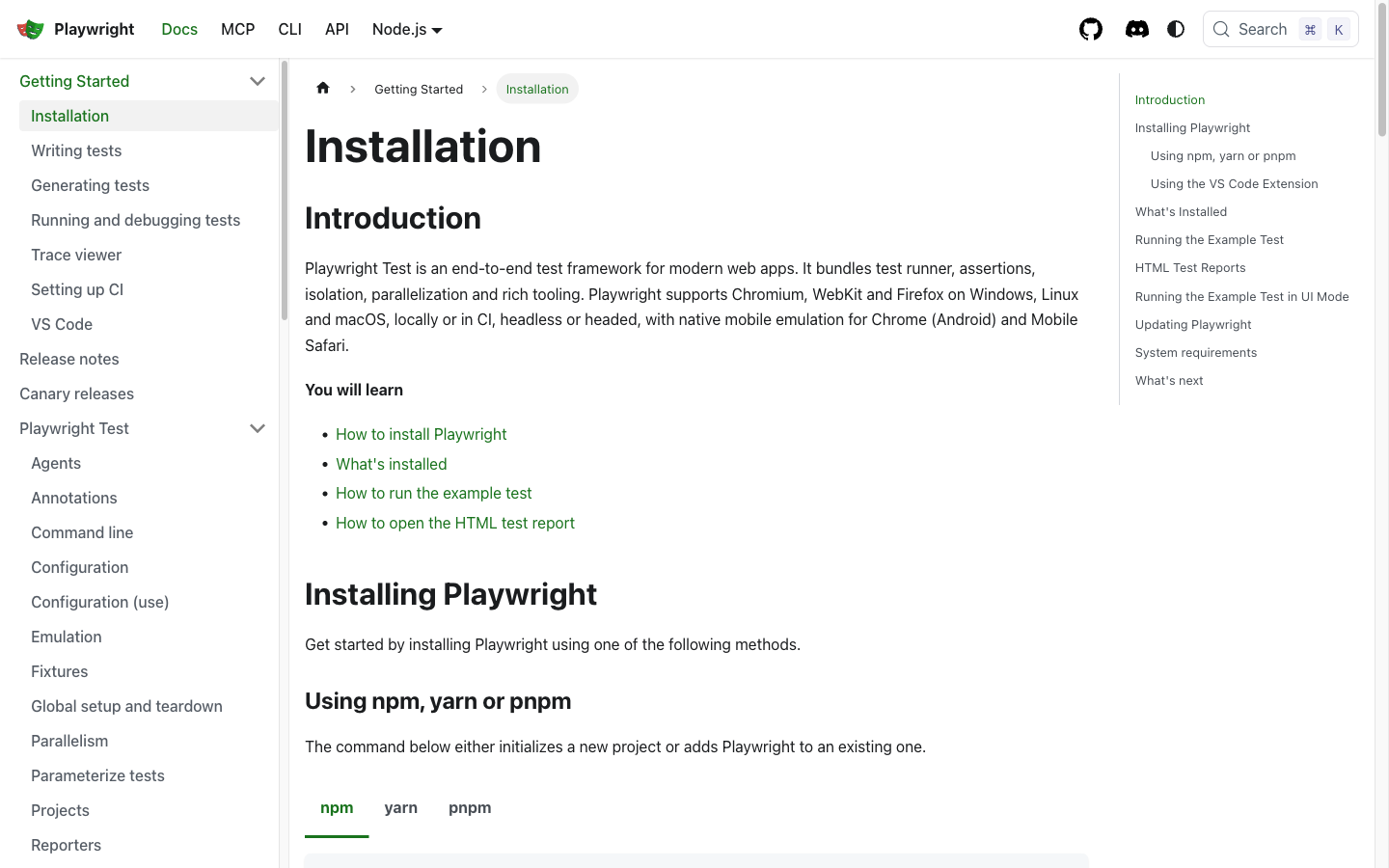 Playwright 공식 문서 설치 페이지. Playwright Test is an end-to-end test framework for modern web apps라는 소개 문장과 함께 npm, yarn, pnpm 설치 방법이 표시되어 있다