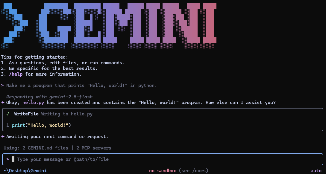 제미나이 CLI를 처음 실행한 터미널 화면. GEMINI 아스키 로고 아래에 시작 팁 세 줄이 있고, 파이썬 프로그램을 만들어 달라는 요청에 WriteFile 도구로 hello.py를 만든 결과가 표시되어 있으며, 하단에 GEMINI.md 파일 2개와 MCP 서버 2개를 쓰고 있다는 표시가 있는 모습