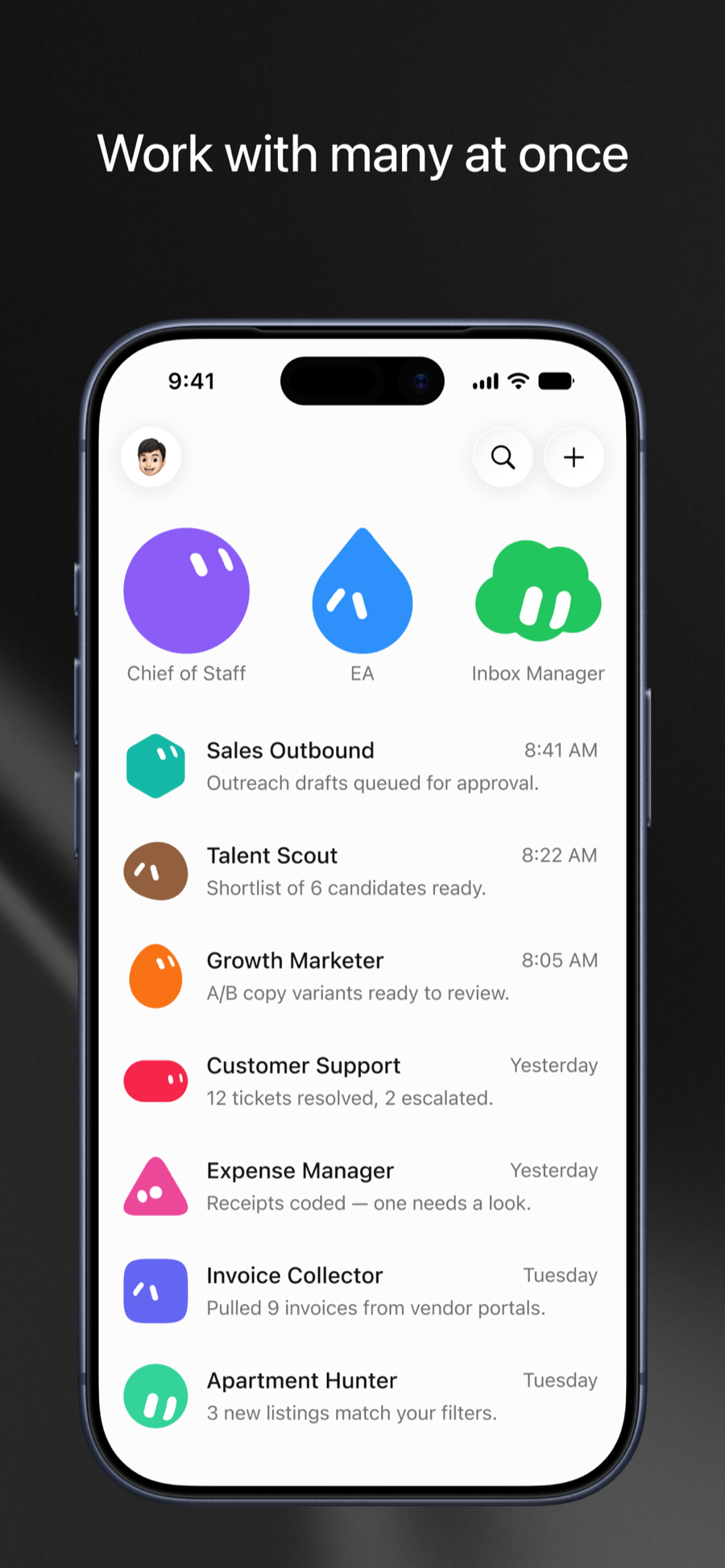 그록봇 iOS 앱 화면. Chief of Staff, EA, Inbox Manager 세 봇이 위에 놓이고 그 아래 Sales Outbound, Talent Scout, Growth Marketer, Customer Support 등 역할별 봇이 각각 마지막 작업 결과와 함께 목록으로 나열되어 있다