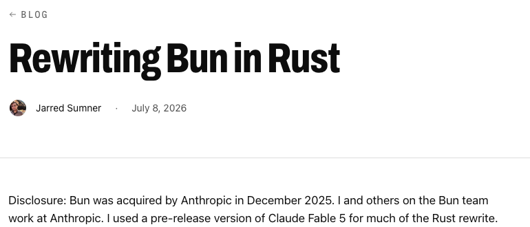 Bun 공식 블로그의 2026년 7월 8일 글 Rewriting Bun in Rust 첫 화면. 작성자 재러드 섬너와 함께, Bun은 2025년 12월 앤트로픽에 인수됐고 재작성의 상당 부분에 출시 전 Claude Fable 5를 썼다는 공시 문단이 보인다